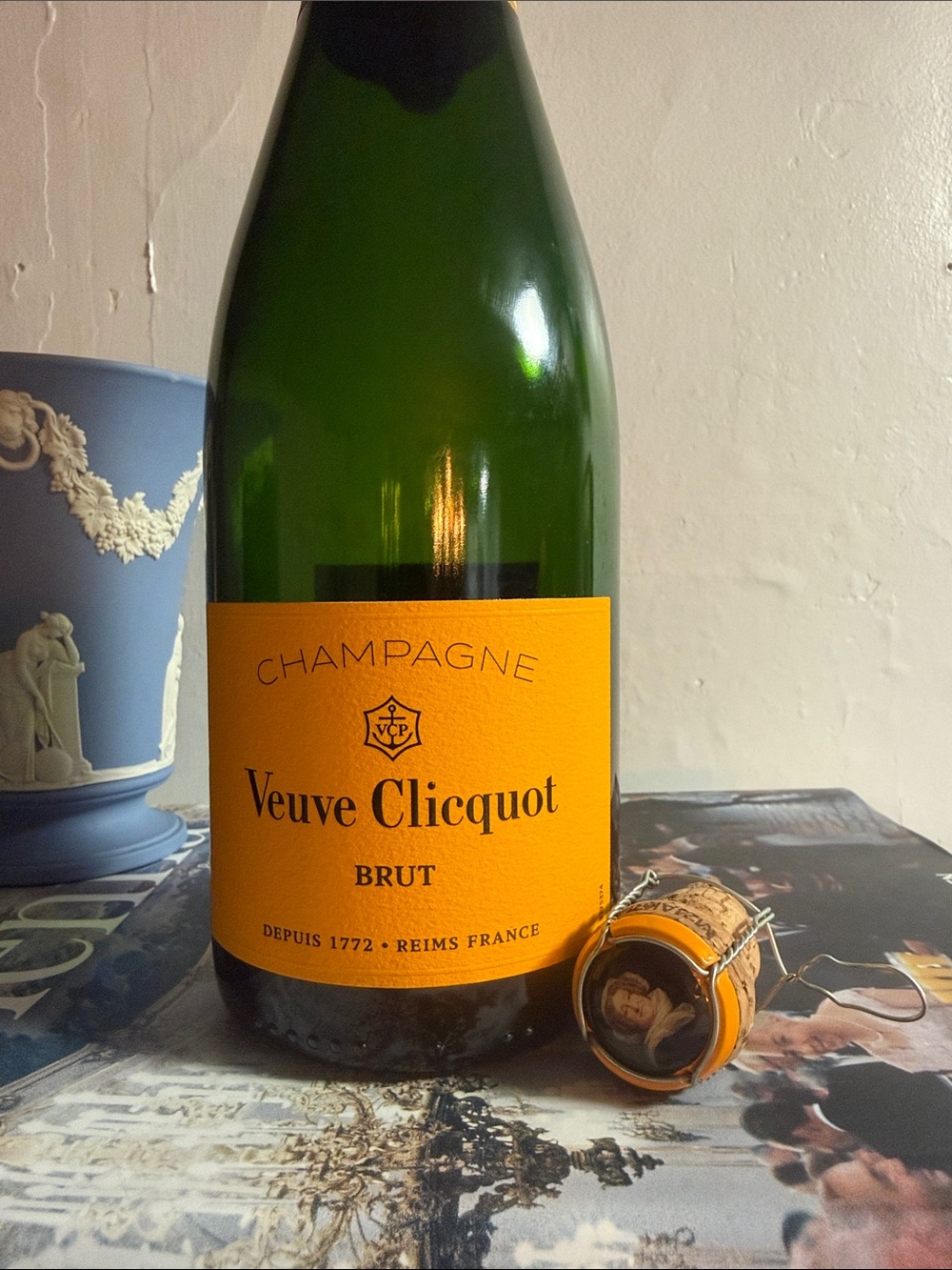 Veuve Clicquot Yellow Label Champagne EMPTY BOTTLE - shelf deco... - Picture 3 of 5